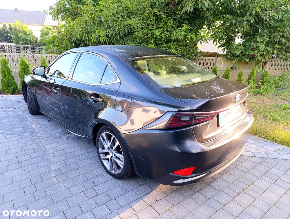 Lexus IS 300h Business Edition - 4