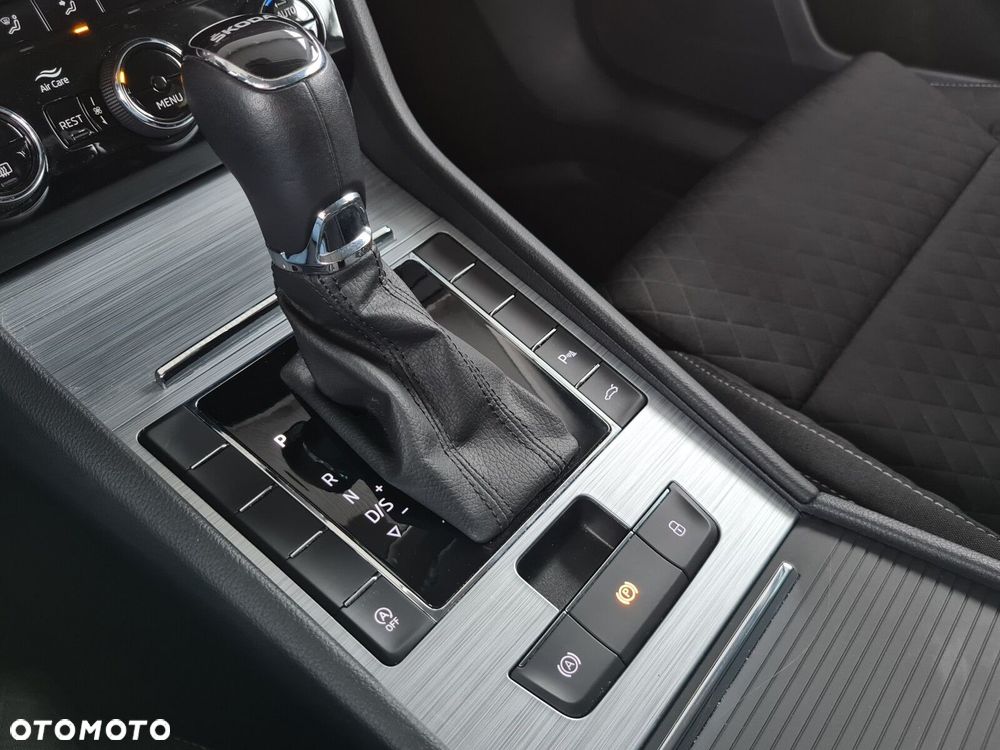 Skoda Superb 2.0 TDI SCR Ambition DSG - 25