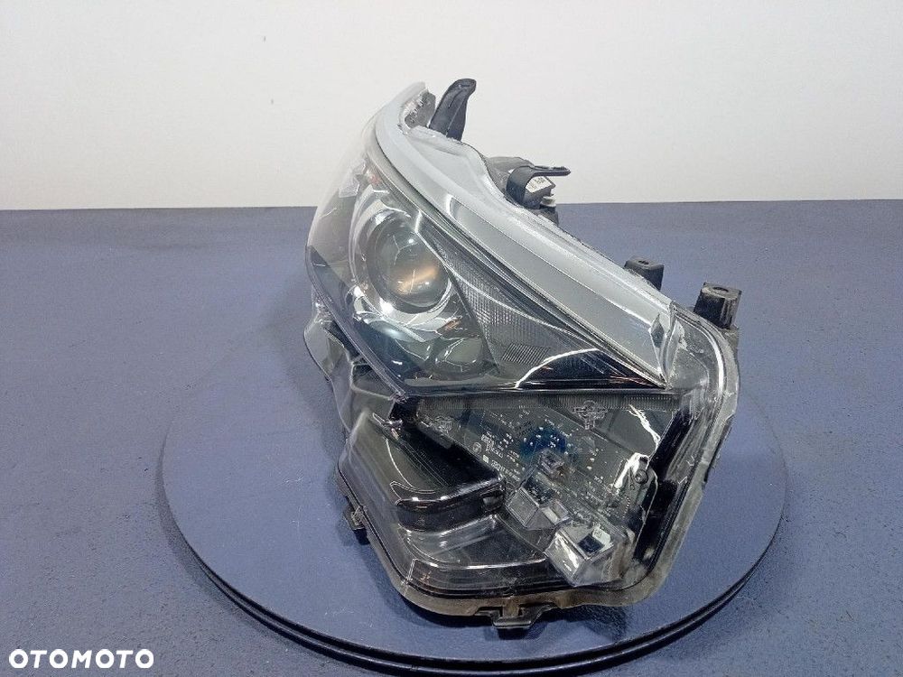 TOYOTA AURIS II LIFT 15-18 HYBRID REFLEKTOR LEWY LAMPA PRZÓD 81110-02K30 - 2