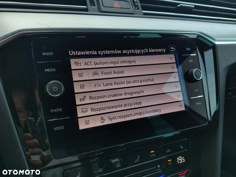 Volkswagen Passat - 32