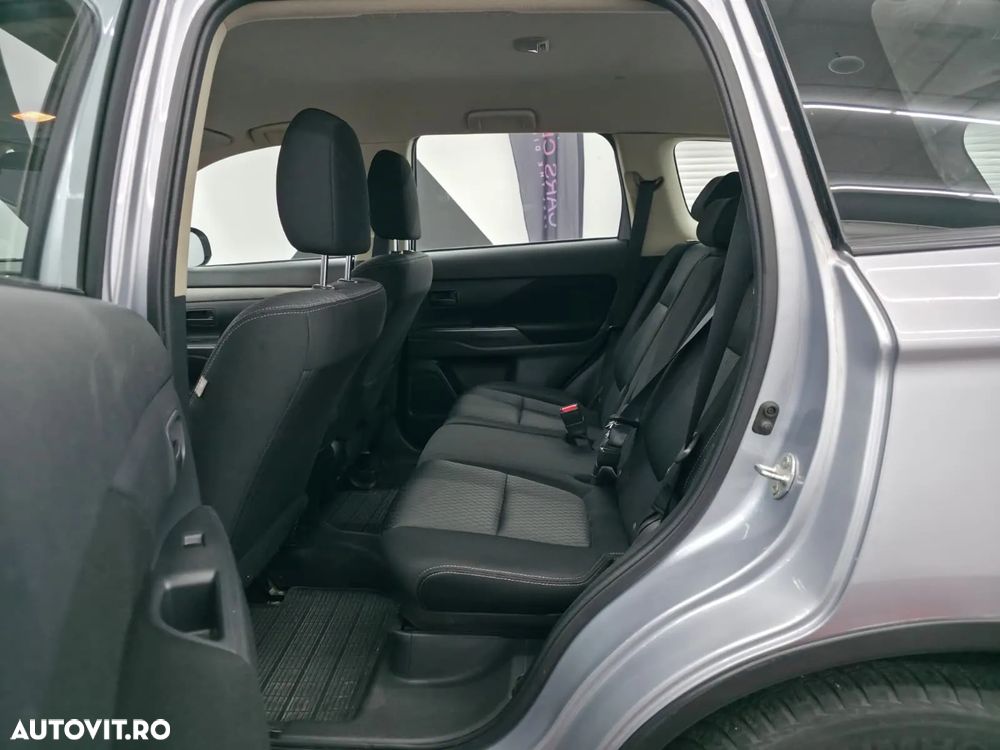Mitsubishi Outlander - 11