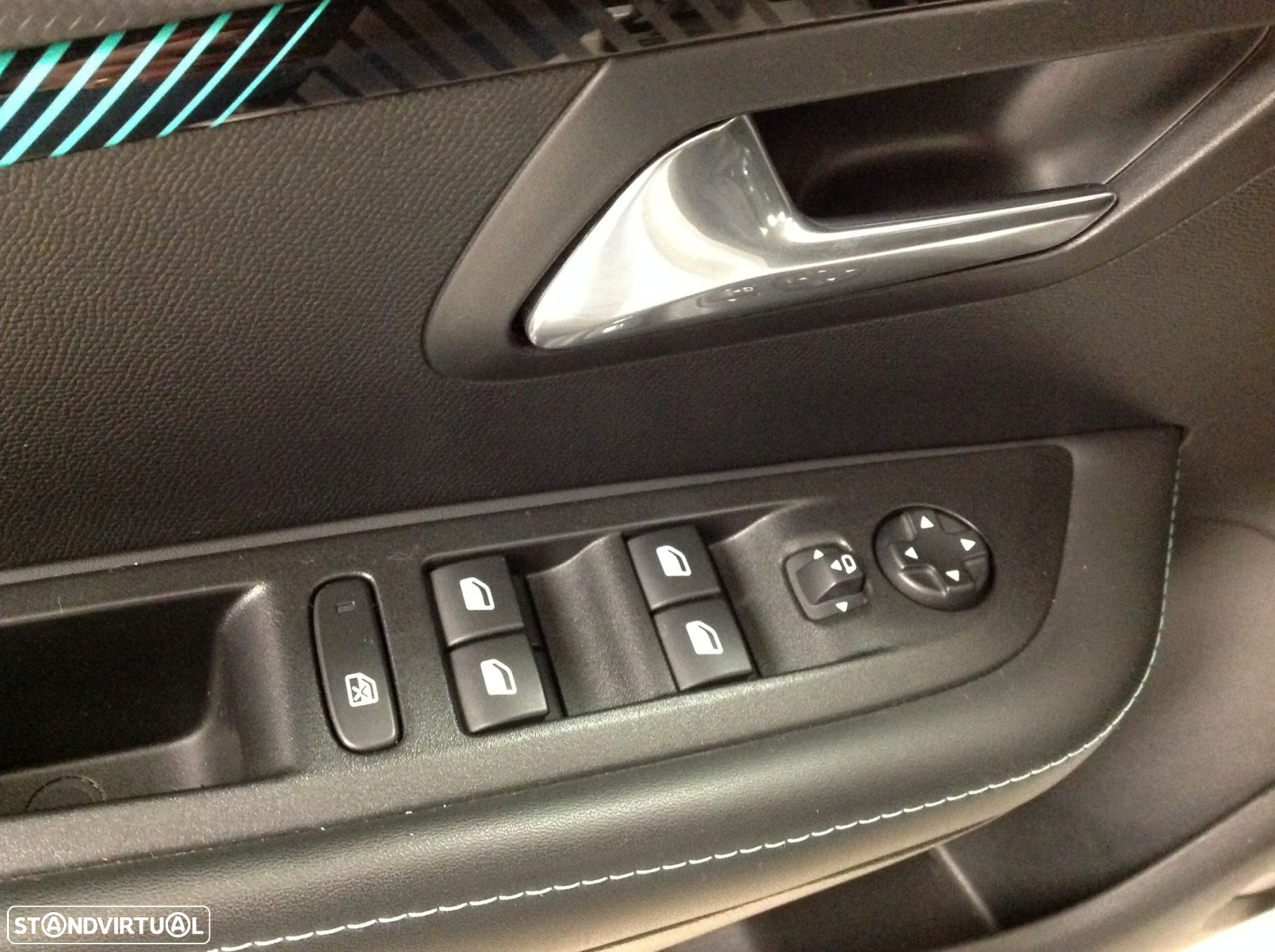 Peugeot 208 1.2 PureTech Allure - 15