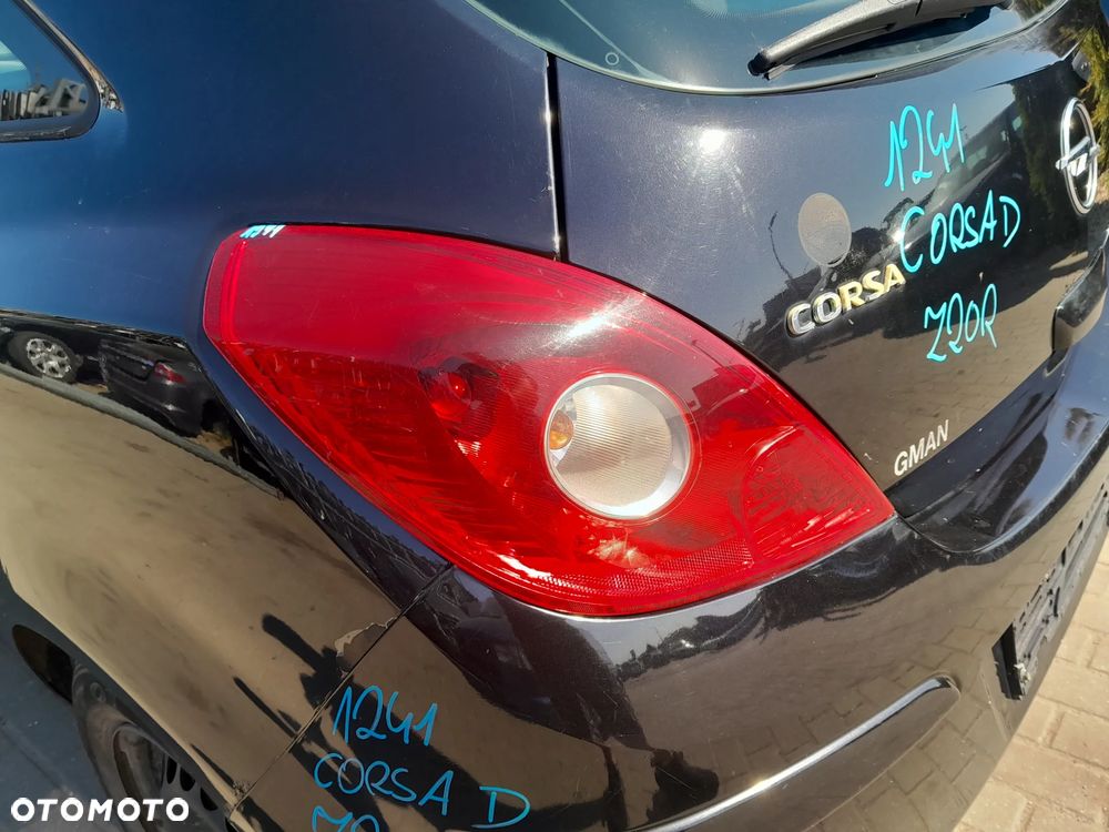 OPEL CORSA D LAMPA TYLNA LEWA W BŁOTNIK 3D - 2