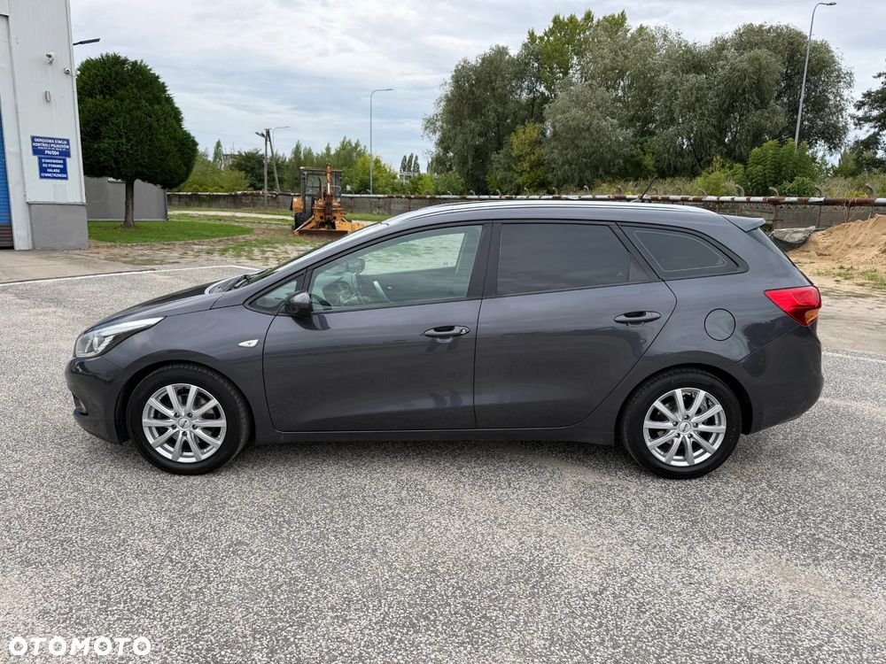 Kia Ceed 1.6 GDI Dream Team Edition - 11
