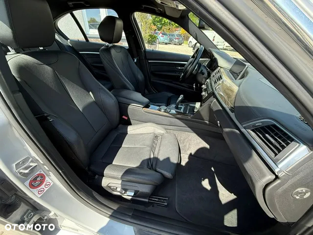 BMW Seria 3 330e Luxury Line sport - 14