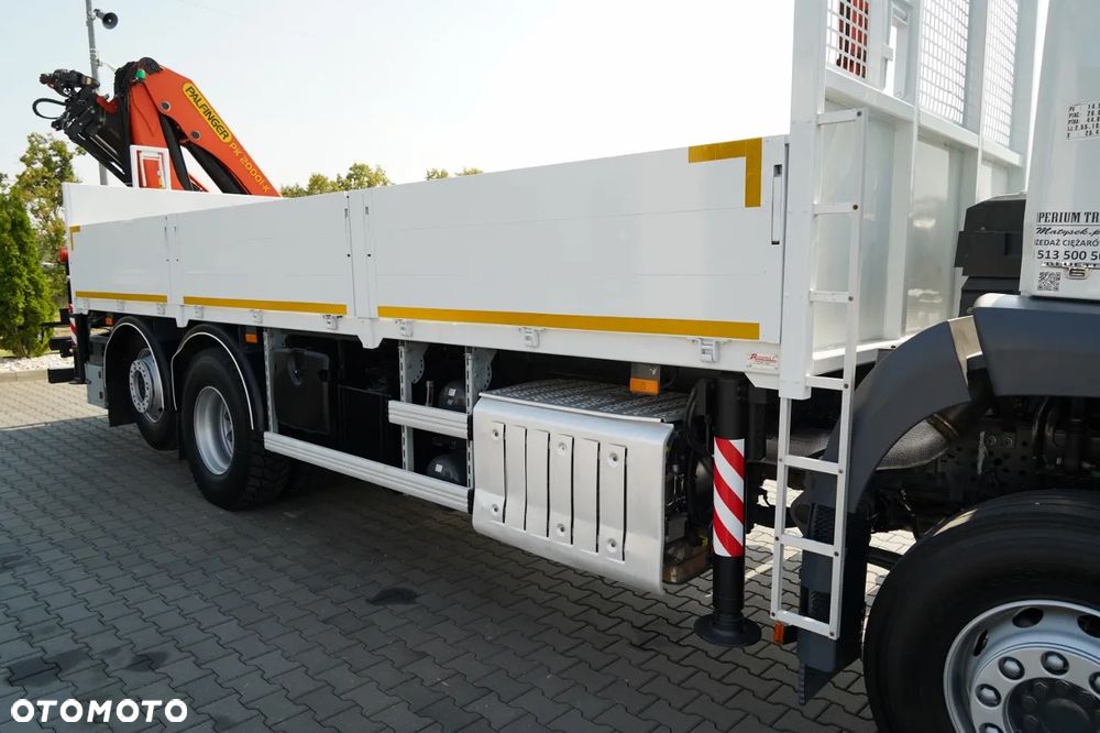 Mercedes-Benz / AROCS 2643 / 6x2 / SKRZYNIOWY - 6,4 M / HDS palfinger pk 20001-k - wysów: 10,2 M / OŚ PODNOSZONA / STEROWANIE RADIOWE / ROTATOR / WIDŁY / OPONY 100 % / 2017 ROK - 19