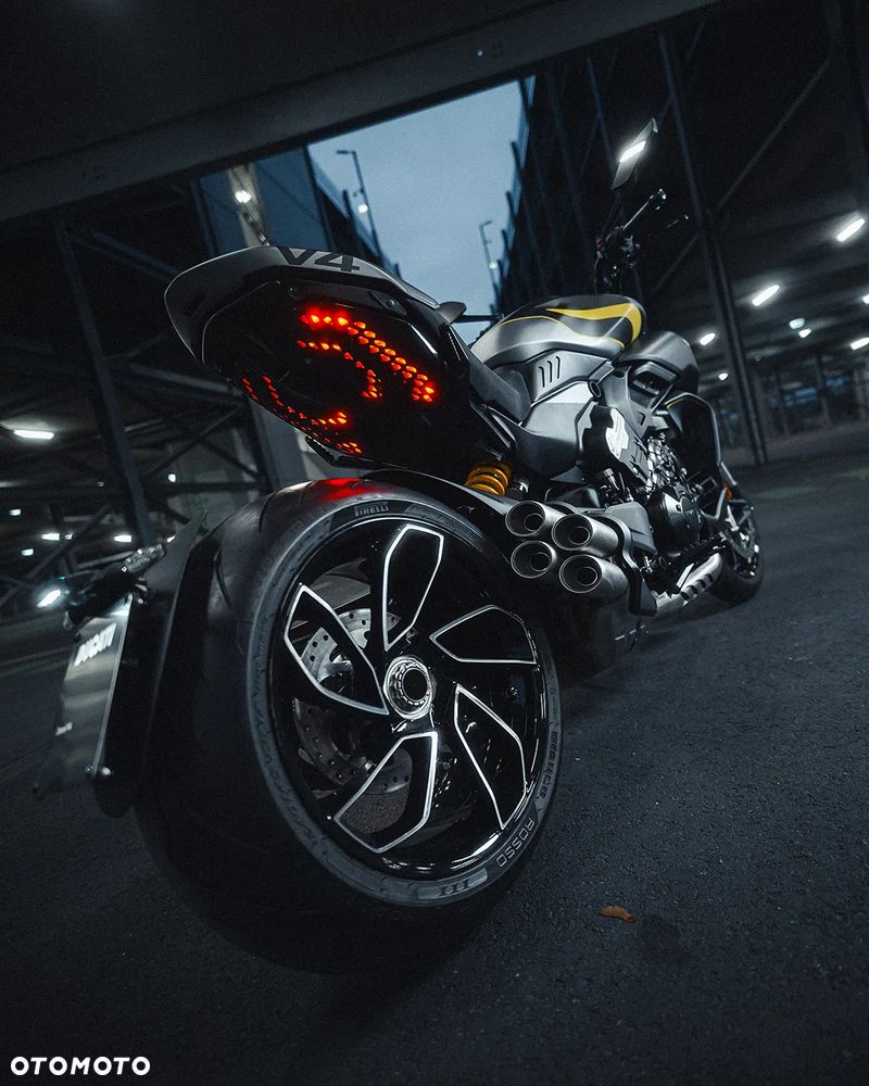 Ducati Diavel - 2