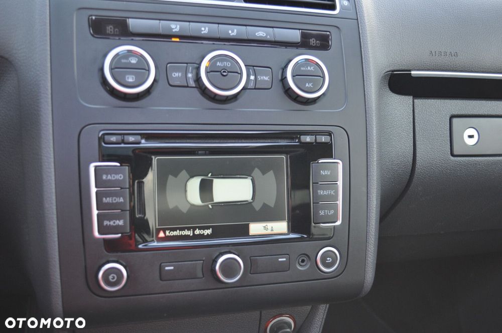Volkswagen Touran - 12