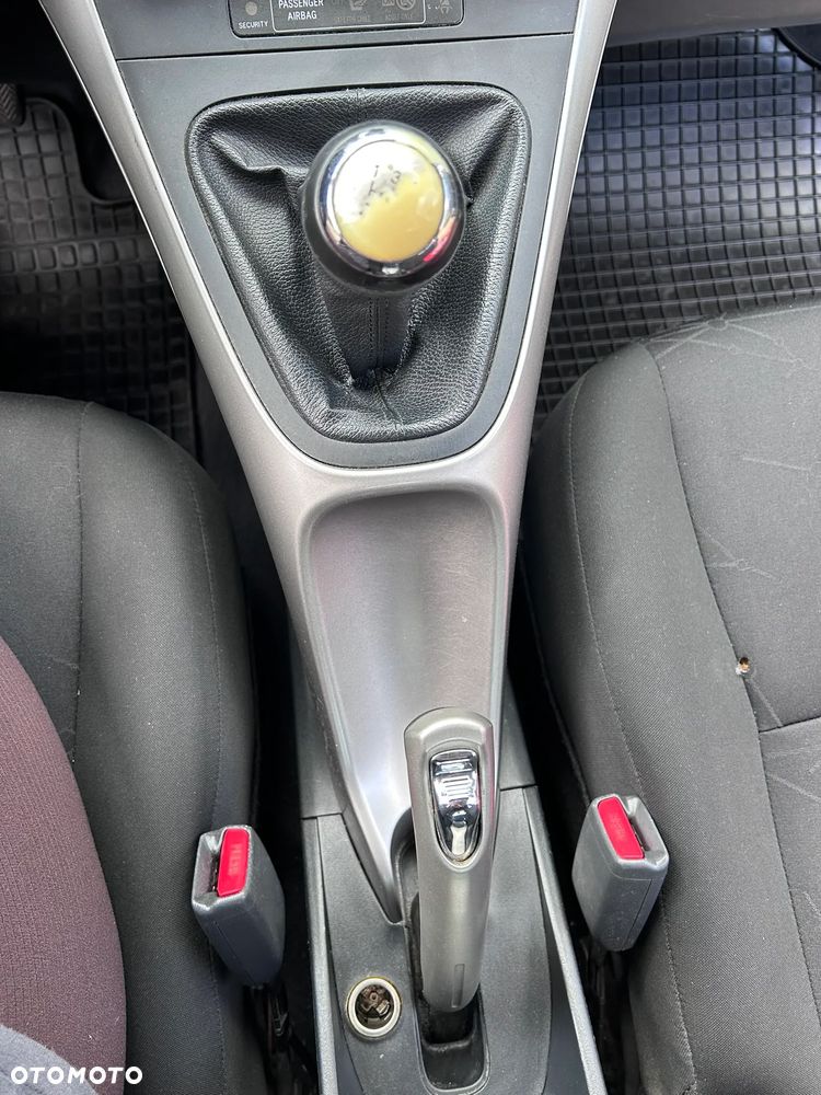Toyota Auris 1.4 VVT-i Terra - 12
