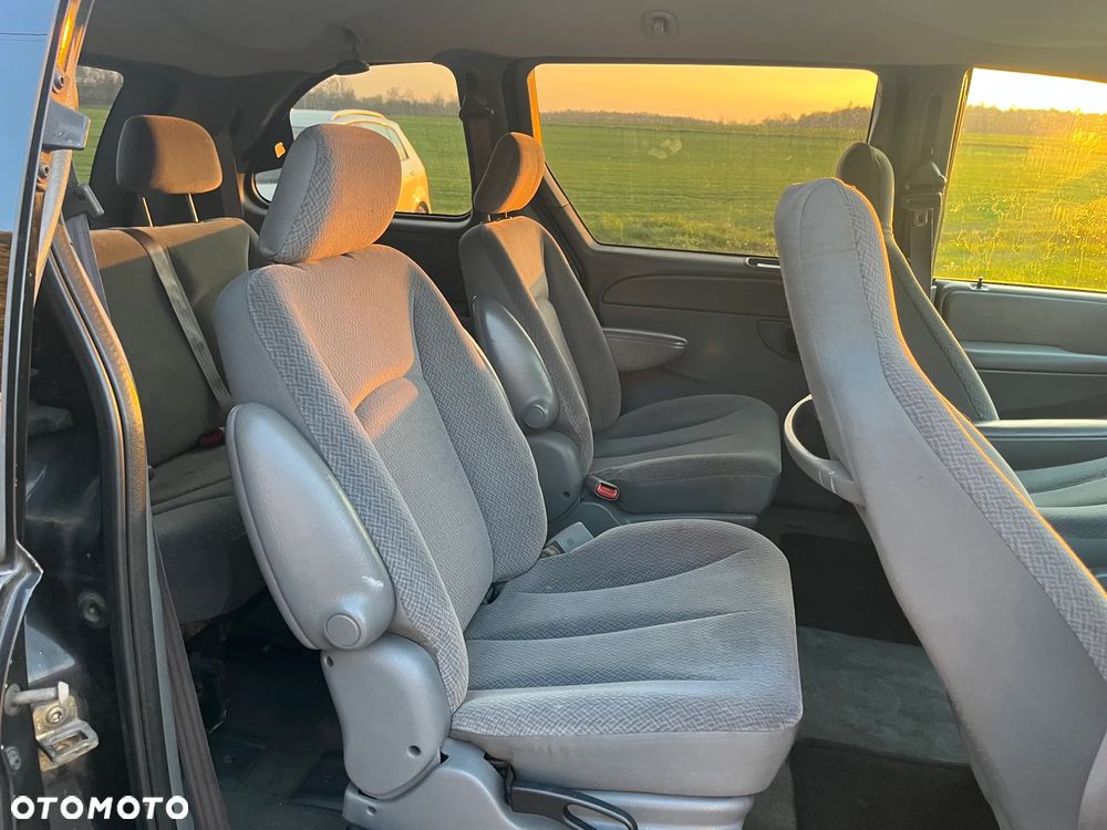 Dodge Caravan - 15