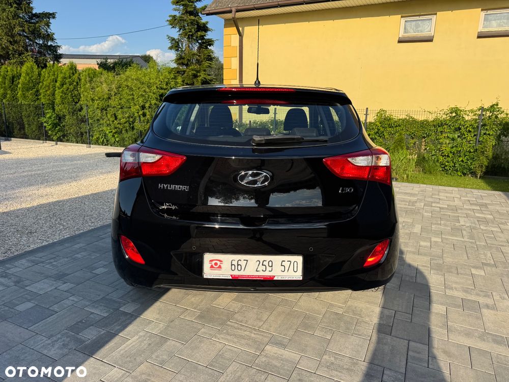 Hyundai i30 blue 1.4 Trend - 16