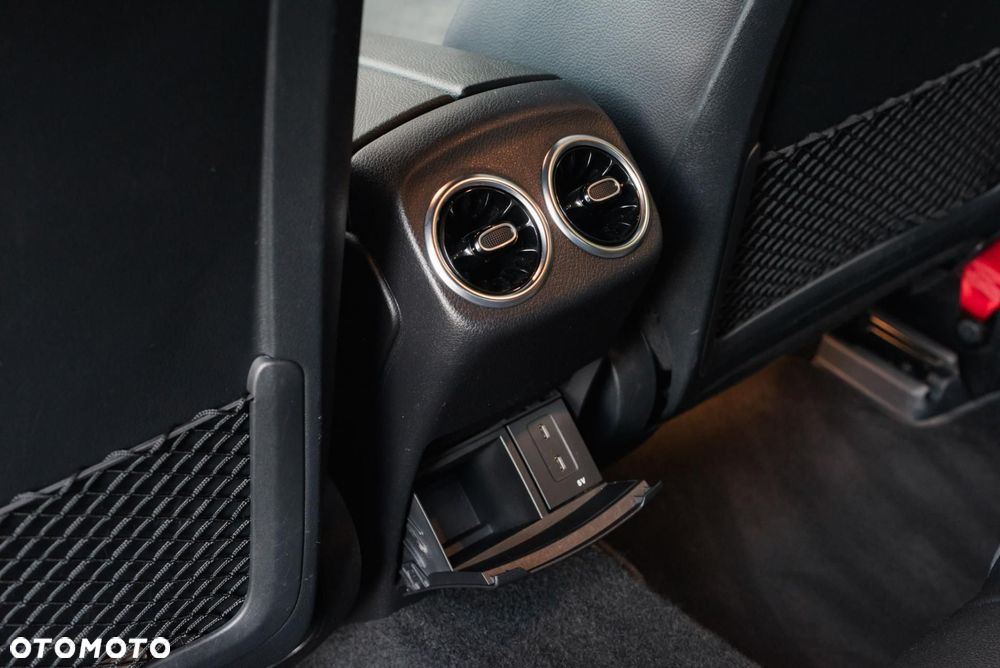 Mercedes-Benz Klasa A 35 AMG 4-Matic 7G-DCT - 36