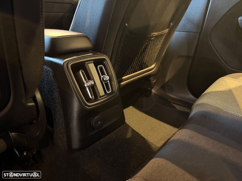 Volvo XC 40 T4 Recharge DKG Ultimate Bright - 23