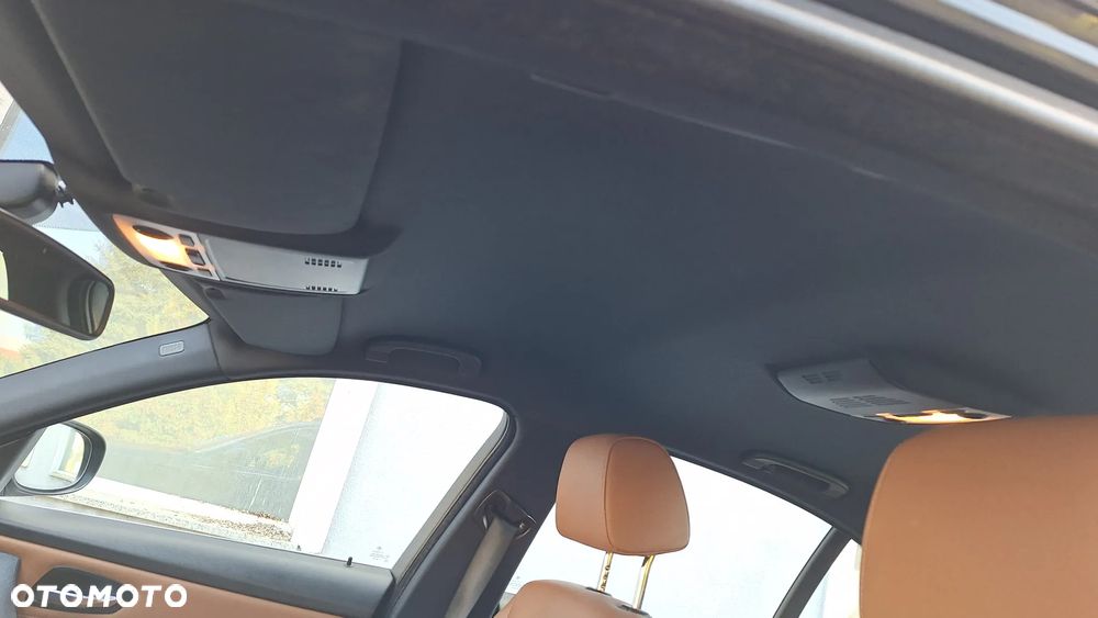 BMW Seria 3 325i Edition Sport - 15