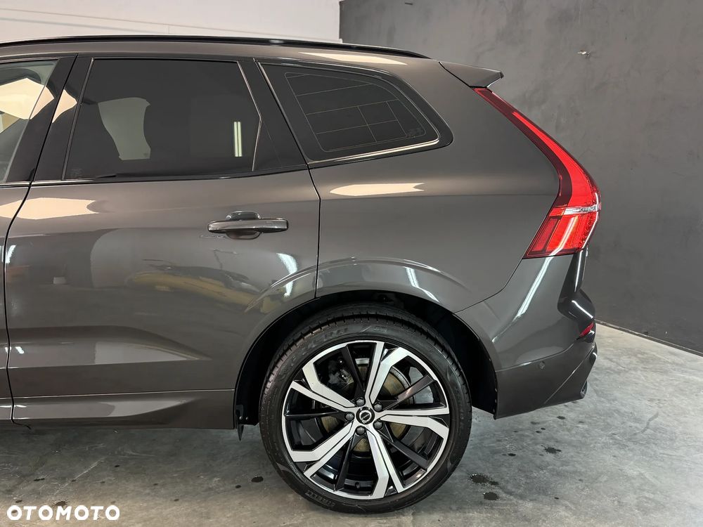Volvo XC 60 B5 D AWD Plus Dark - 18