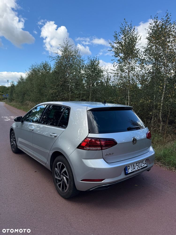 Volkswagen Golf - 6