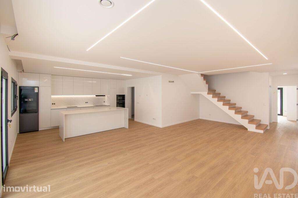 Casa T4 em Maceira de 194,00 m2 - Grande imagem: 2/25