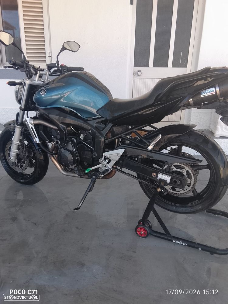 Yamaha FZR - 6