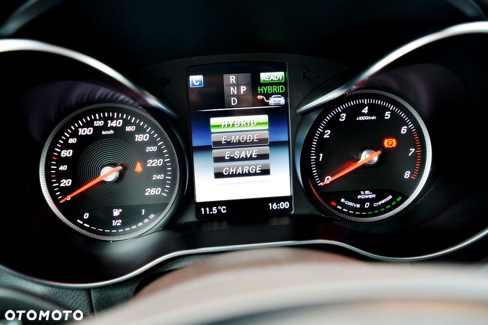 Mercedes-Benz GLC - 32