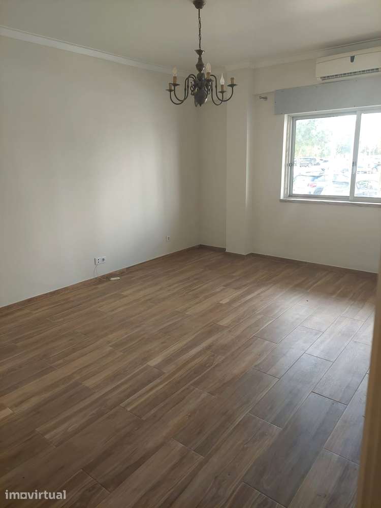 Apartamento T2 com 2 casas de banho para arrendamento. - Grande imagem: 2/18