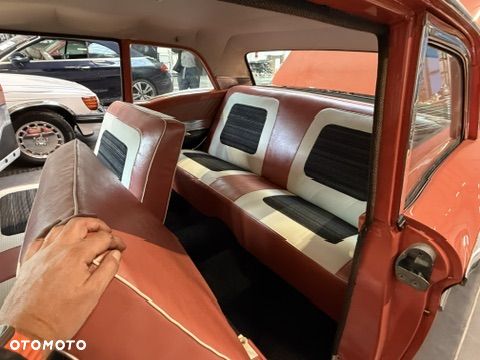 Ford Fairlane - 17