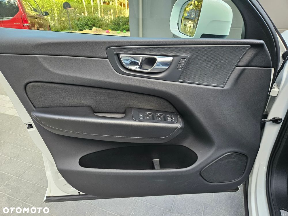 Volvo XC 60 D4 Momentum Pro - 24