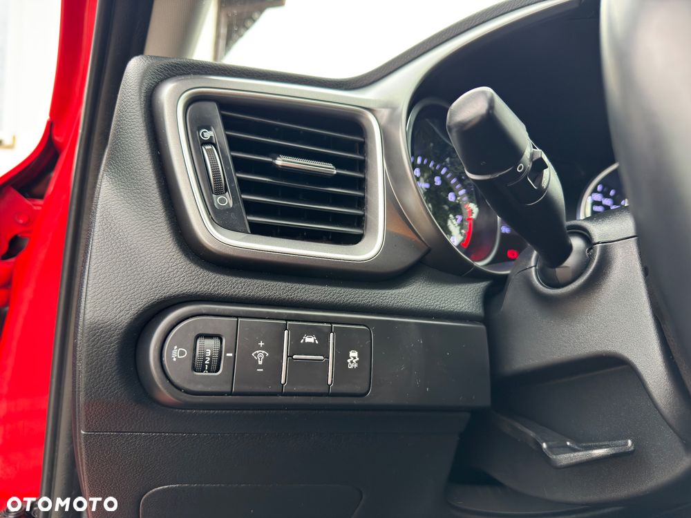 Kia Ceed - 33