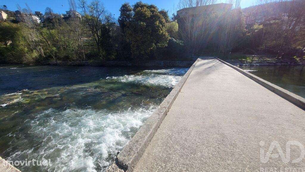 Moradia bi-familiar em Avô de 188 m2 - Grande imagem: 4/22