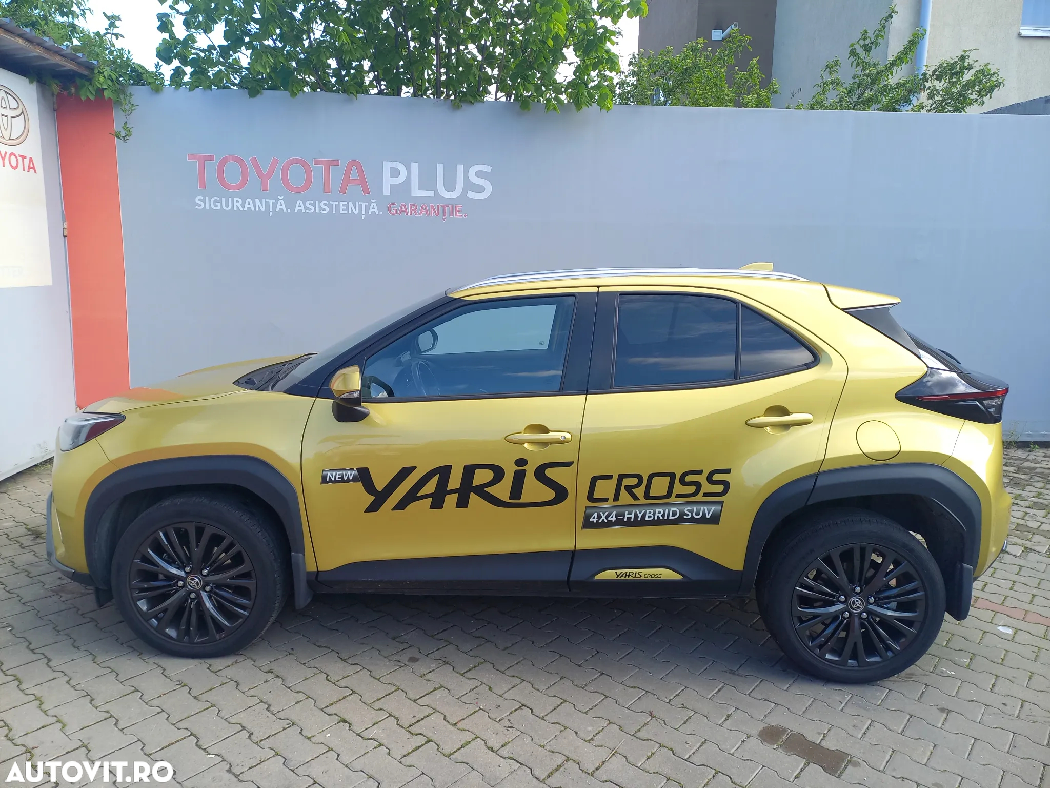Toyota Yaris Cross 1.5 VVT-i HSD 4x4 Exclusive Adventure - 4