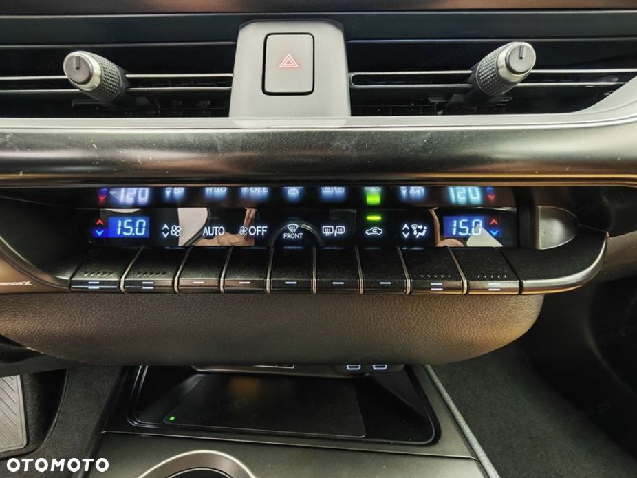 Lexus UX 300h F Sport - 11