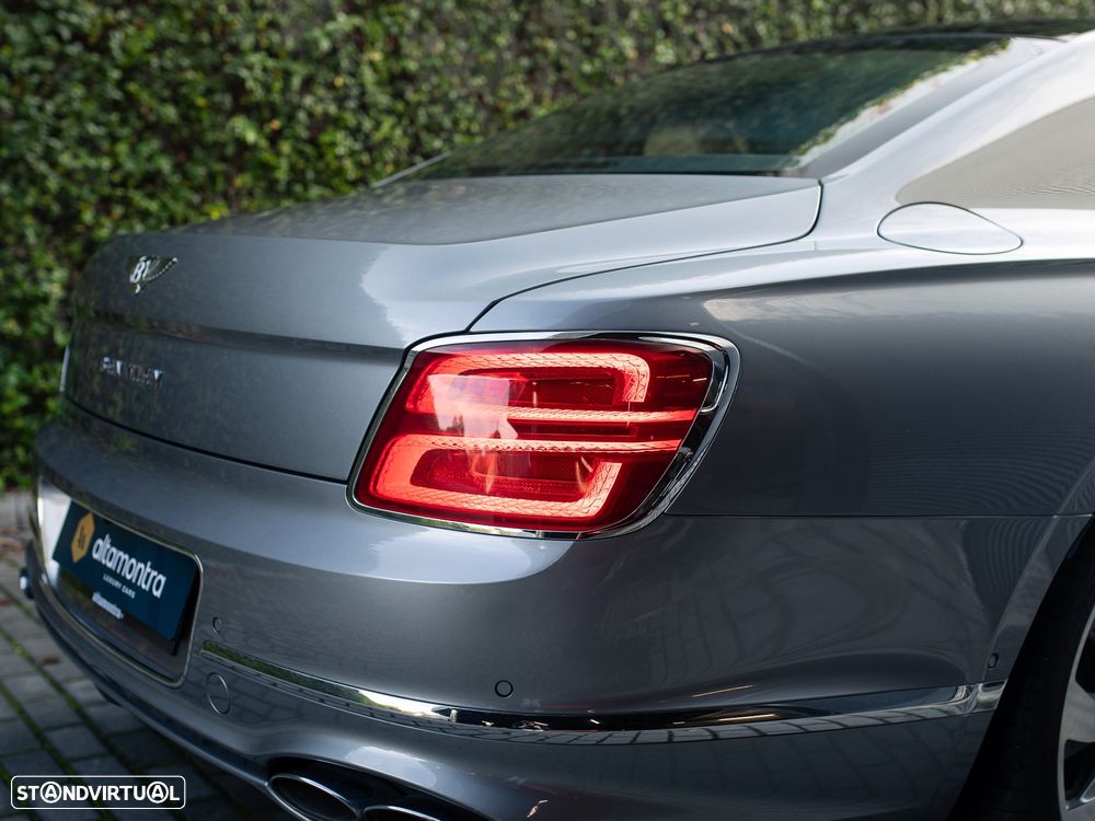 Bentley Flying Spur Hybrid Azure - 16