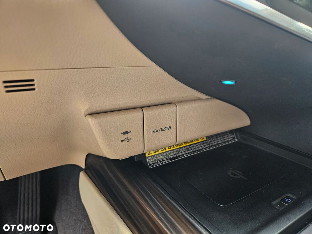 Toyota Camry 2.5 Hybrid Executive CVT - 36