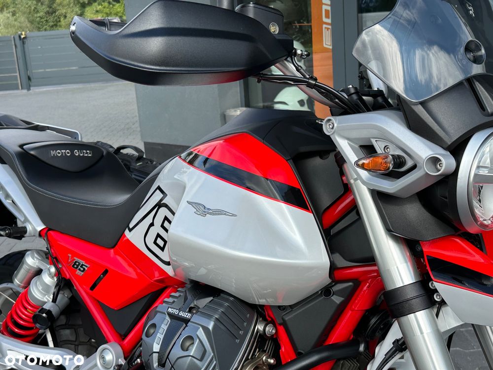 Moto Guzzi V85 - 18