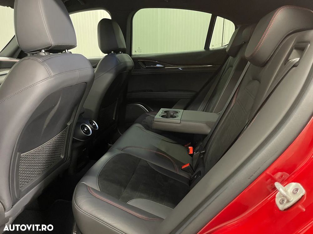 Alfa Romeo Stelvio V6 2.9 Bi-Turbo AT8-Q4 Quadrifoglio - 12