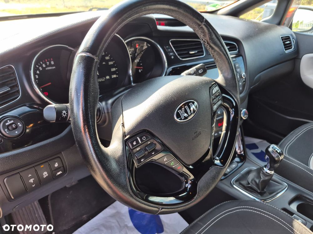 Kia Ceed 1.6 GDI Platinum Edition - 8
