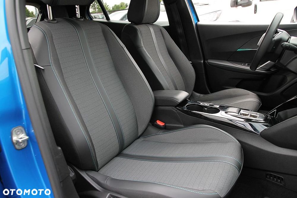 Peugeot 2008 50kWh Allure - 26