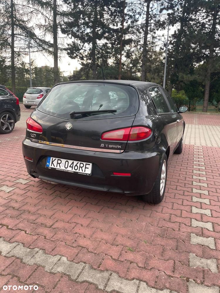 Alfa Romeo 147 1.6 T.S Distinctive - 4