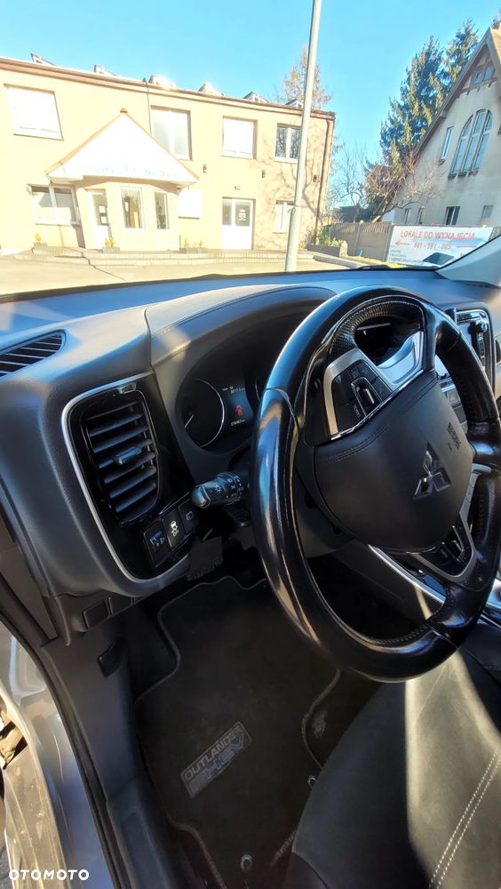 Mitsubishi Outlander - 9