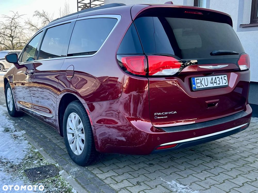 Chrysler Pacifica - 10