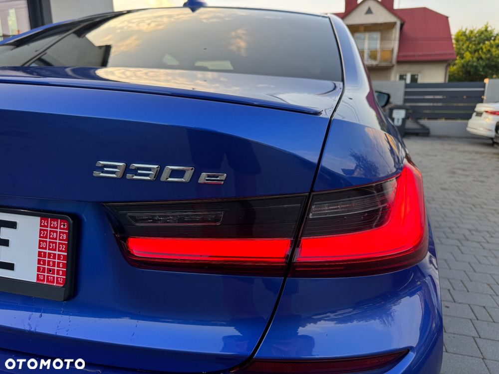BMW Seria 3 330e M Sport - 22