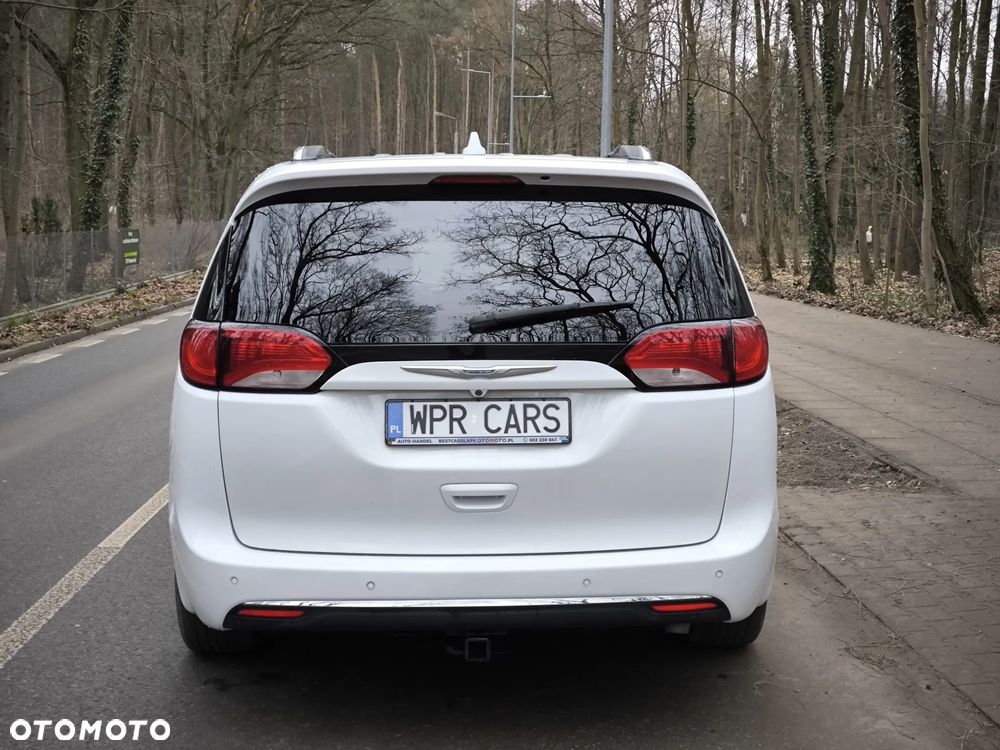 Chrysler Pacifica - 4