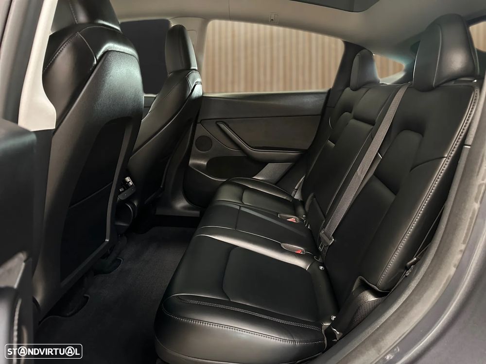 Tesla Model Y RWD - 12