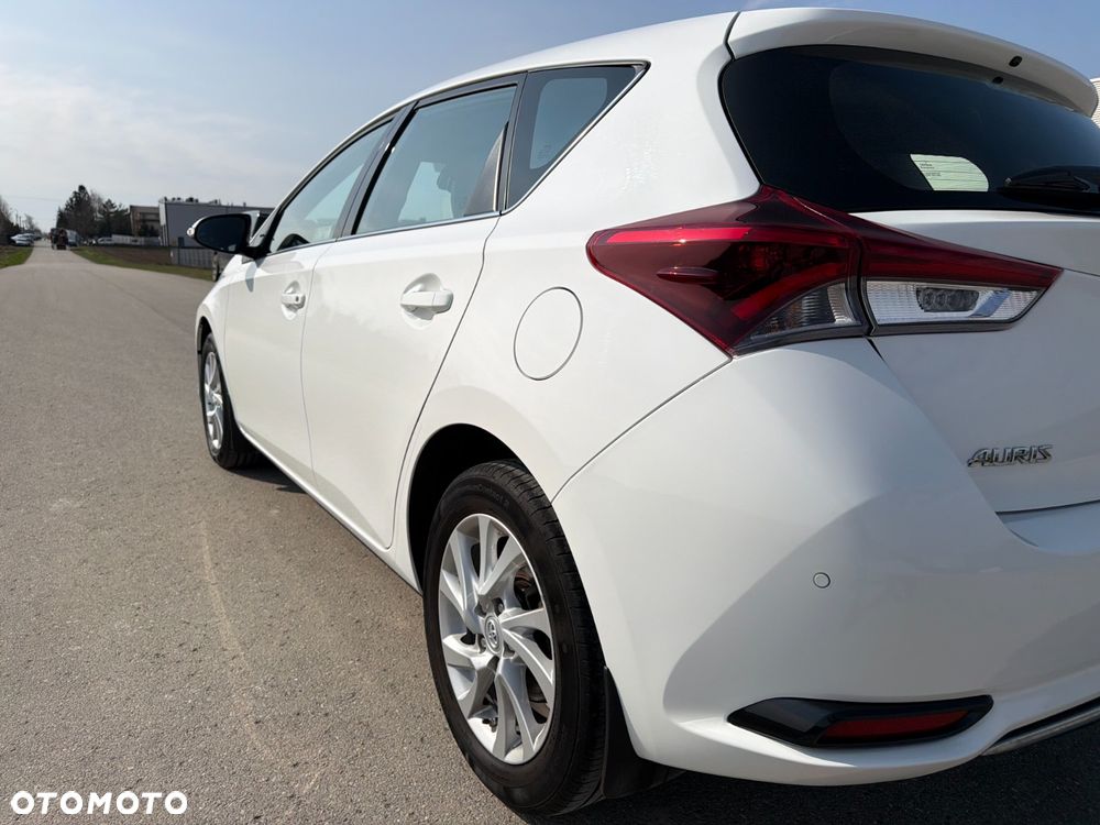 Toyota Auris 1.6 Premium - 3