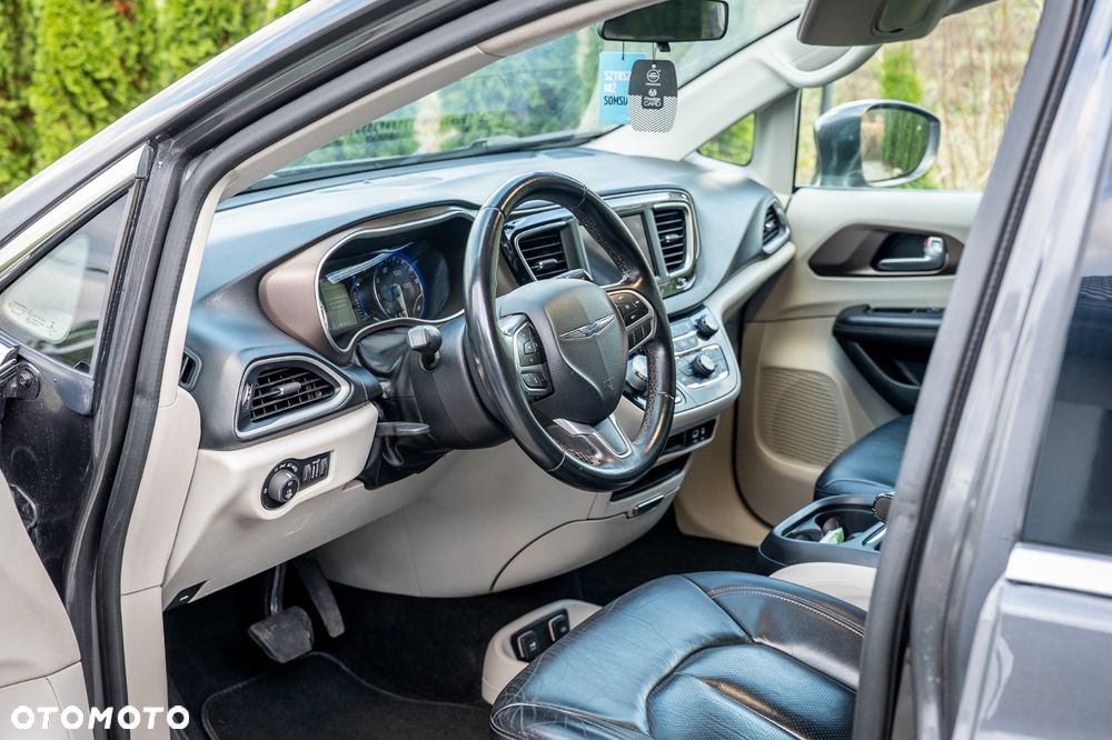 Chrysler Pacifica - 9