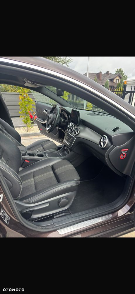 Mercedes-Benz CLA 180 7G-DCT UrbanStyle Edition - 21