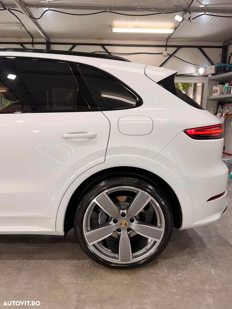 Porsche Cayenne E-Hybrid - 4