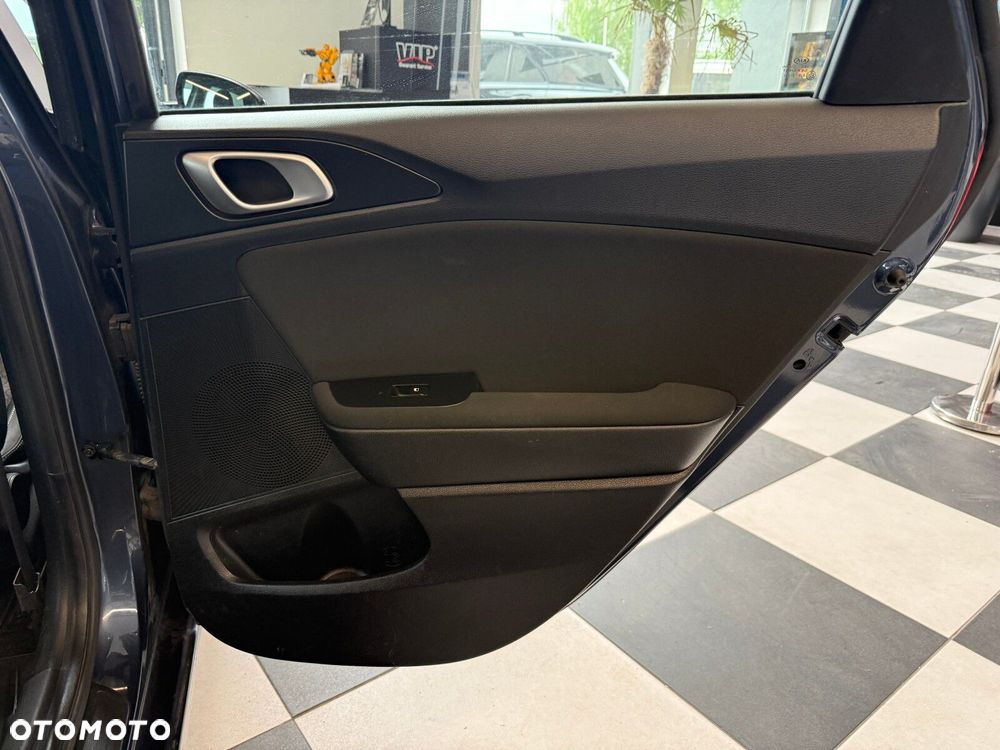 Kia Ceed - 12