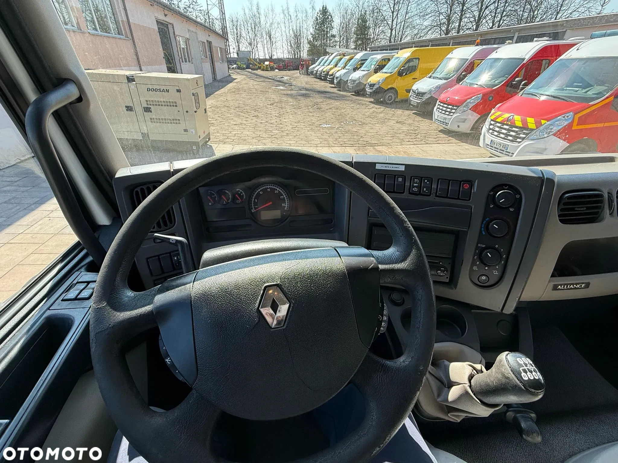 Renault Midlum 220 DXI - 12