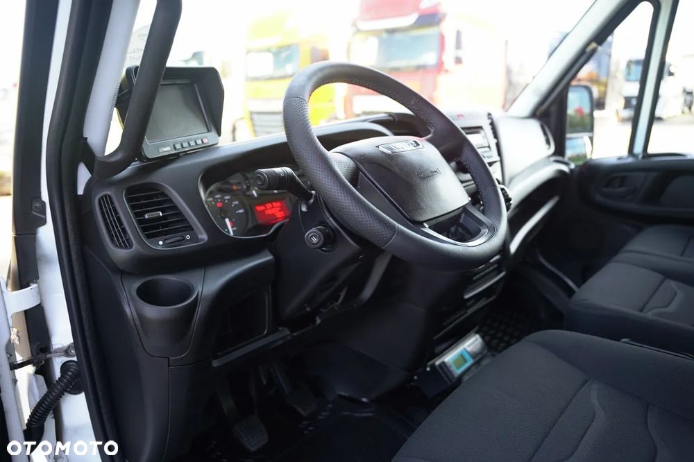 Iveco DAILY 70-150 / CHŁODNIA / AGREGAT THERMO KING V -300 MAX / BLIŹNIAK / WINDA DHOLLANDIA / AUTOMAT / 3 MIEJSCA - 27