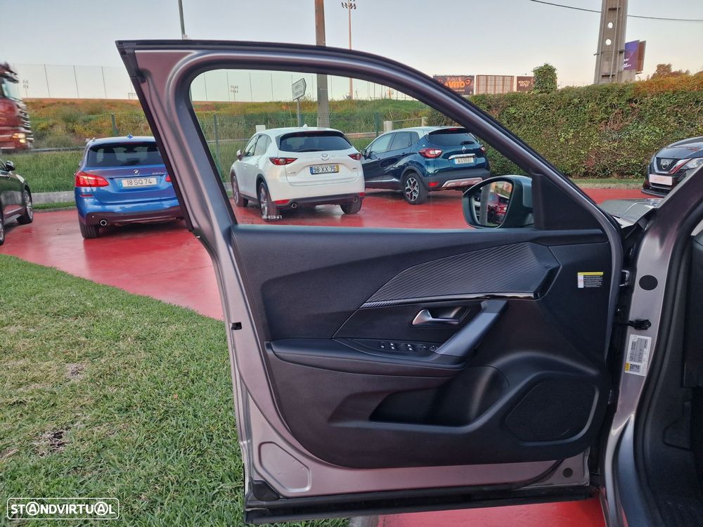 Peugeot 2008 1.2 PureTech Allure - 8